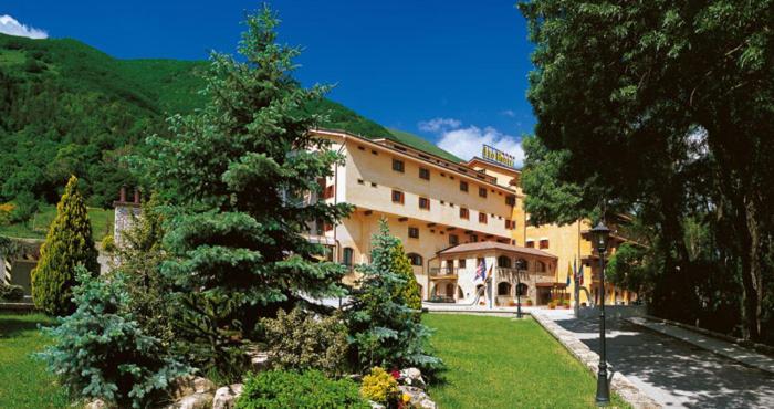 Leo Hotel Leonessa Exterior photo