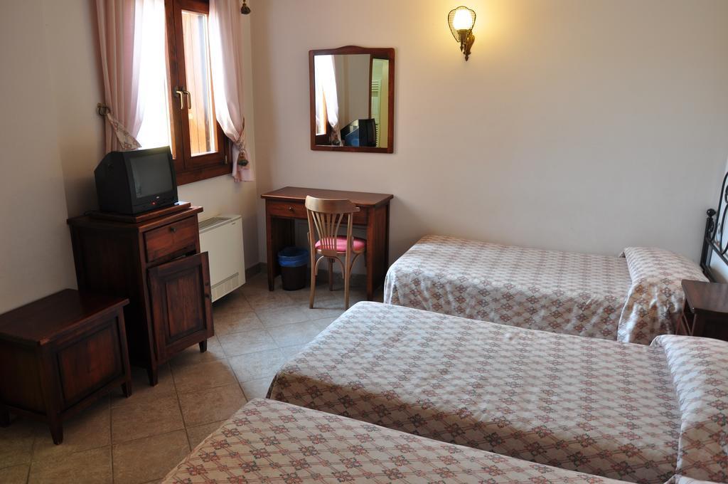 Leo Hotel Leonessa Exterior photo